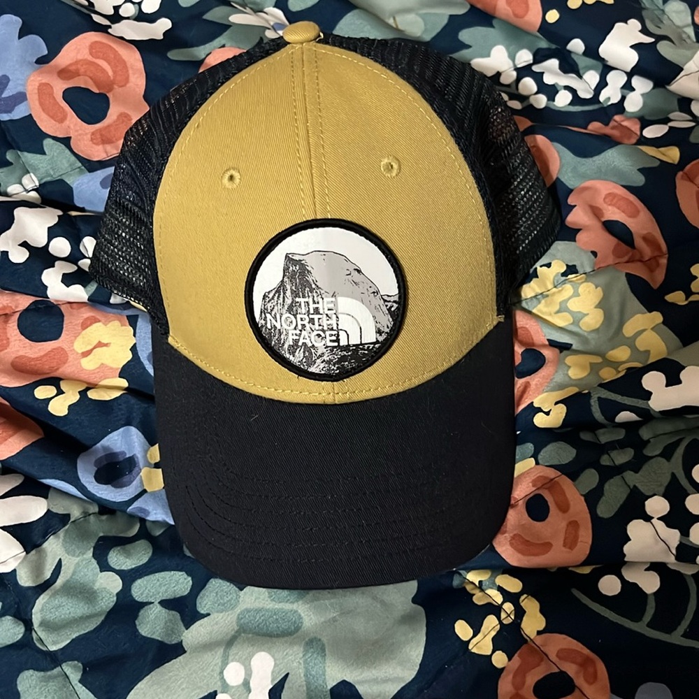 Brand new NORTHFACE trucker hat
